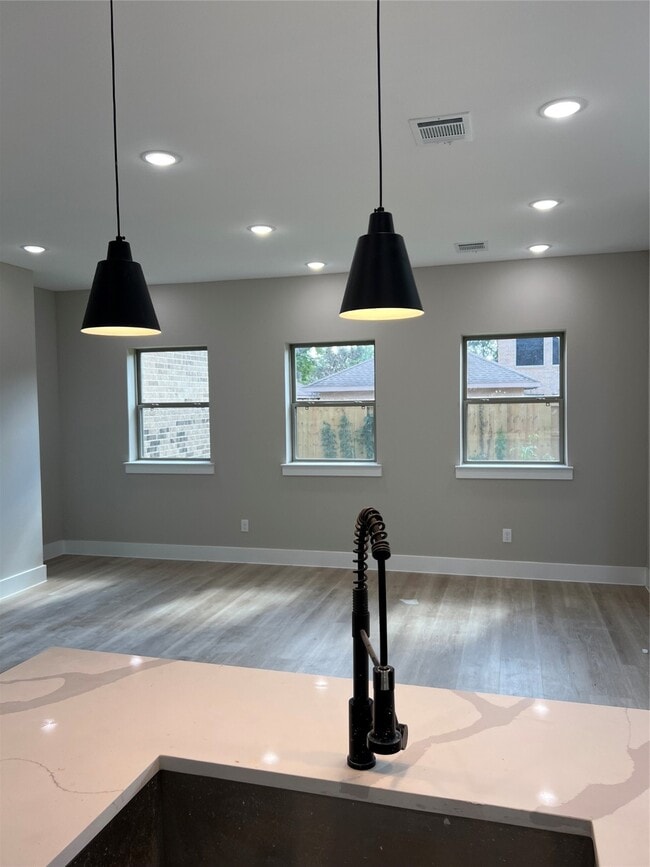 Building Photo - 2603 Piemonte Ave