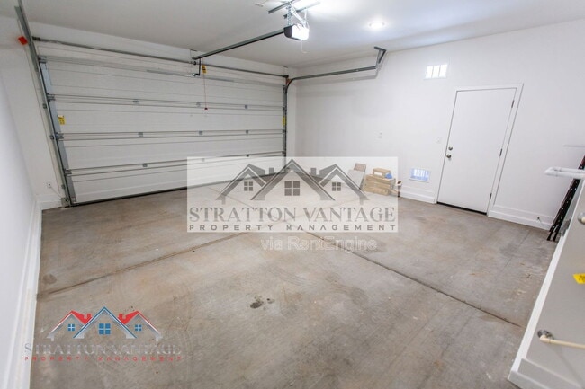 Building Photo - 7439 S 76th Dr