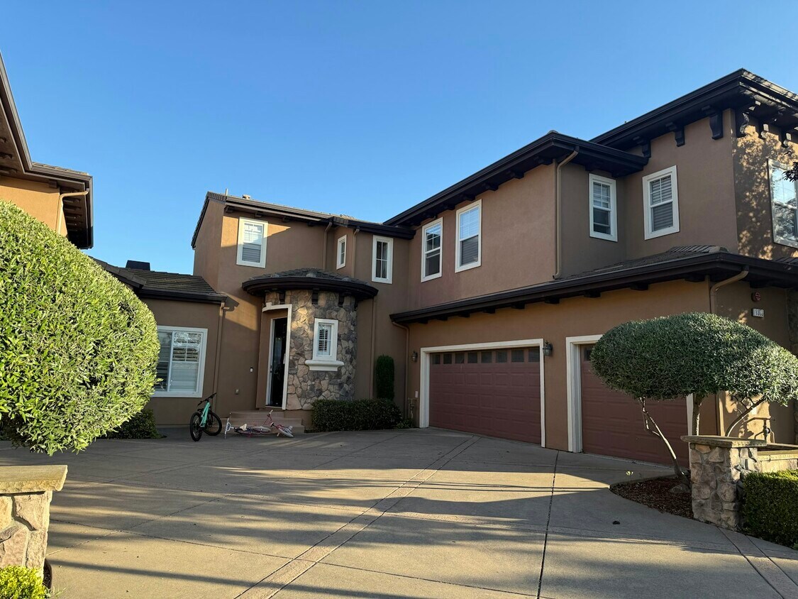 Primary Photo - 1360 Red Maple Ln