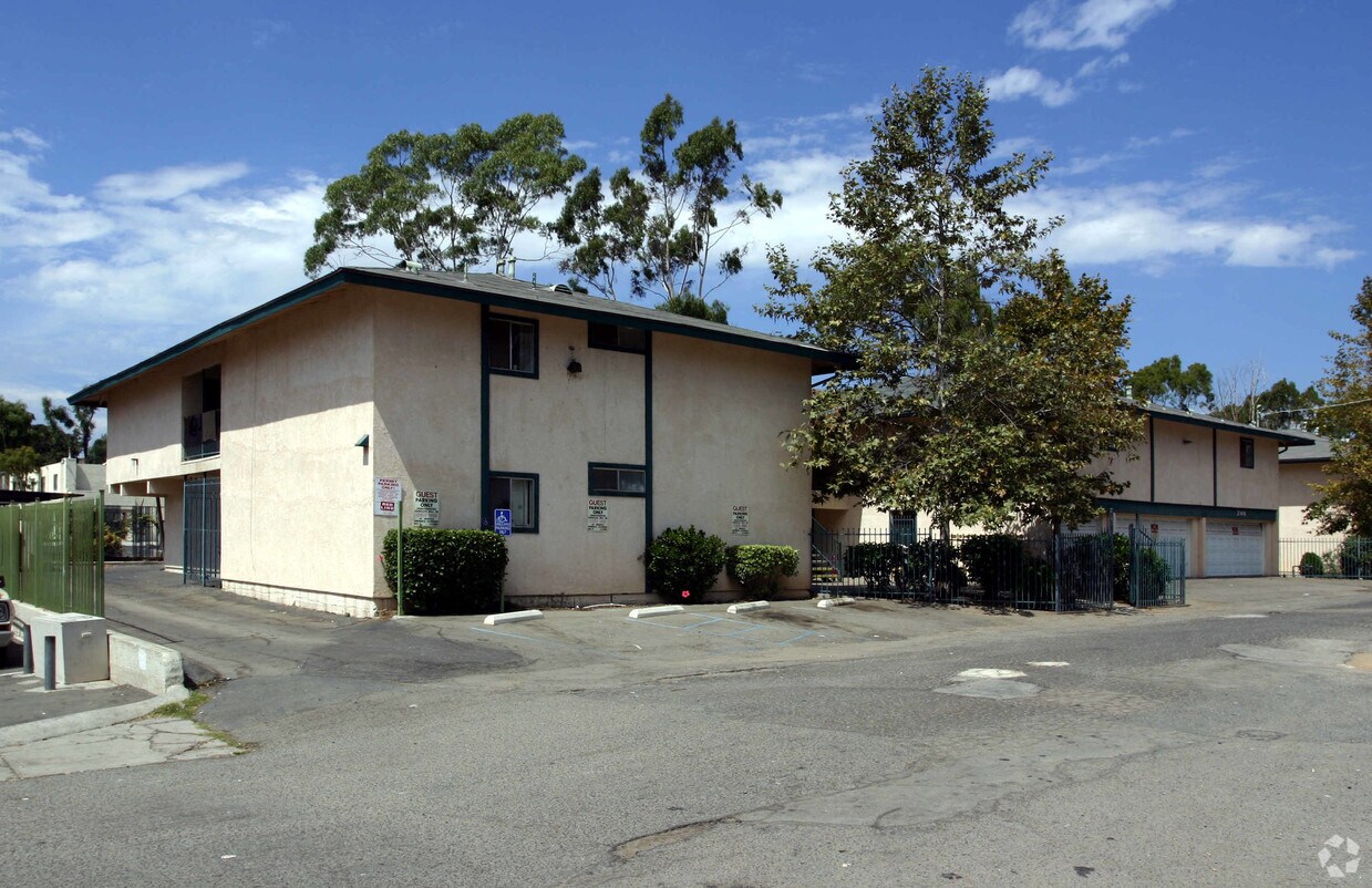 Building Photo - Chinaberry Apartments