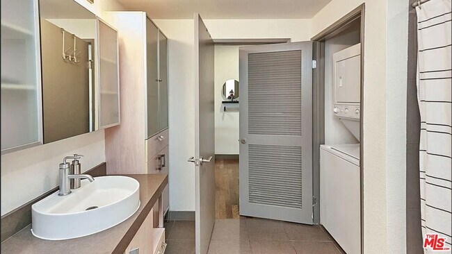 Building Photo - 1234 Wilshire Blvd