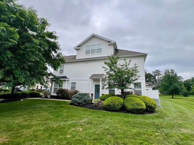 Building Photo - Stunning 3-Bedroom Townhome with Loft in W...