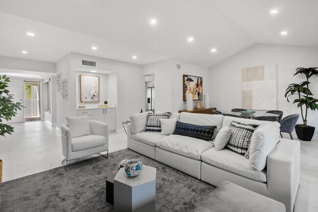 Foto del edificio - 7369 Orangewood Ln