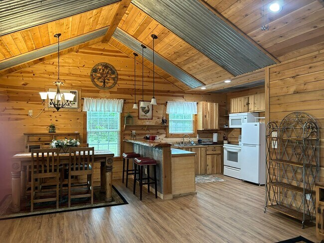 Foto del edificio - 6295 Spring Branch Rd