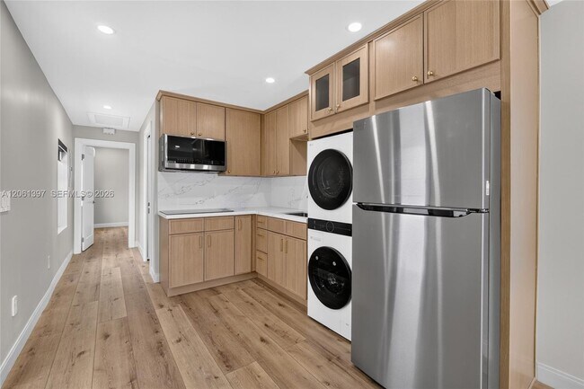 Building Photo - 1011 NW 30th Ct