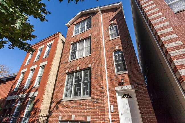 Building Photo - 1433 N Leavitt St