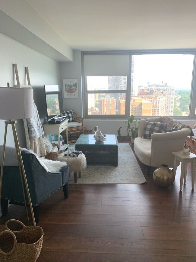Foto del edificio - 3600 N Lake Shore Dr