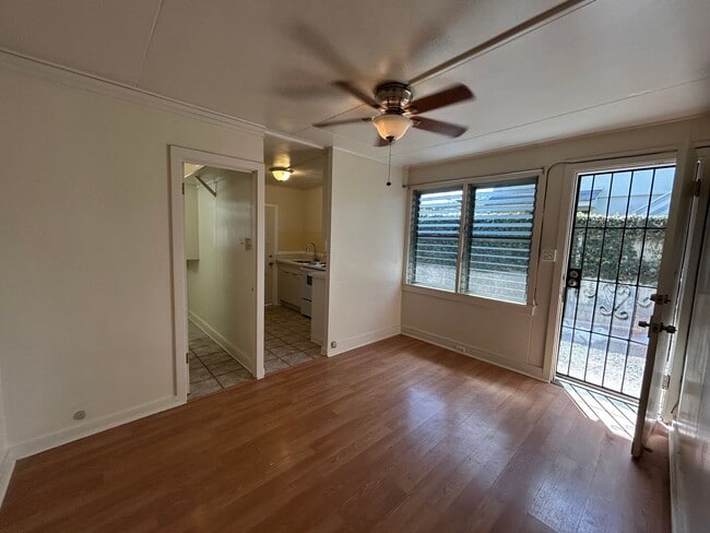 Building Photo - 1705