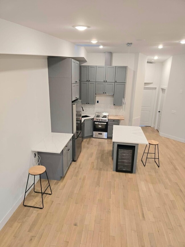 Building Photo - 131 Hopkins Ave