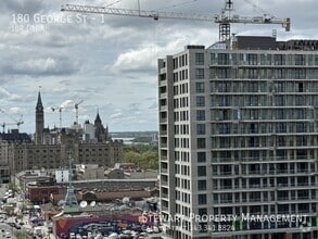 Building Photo - 180 George St