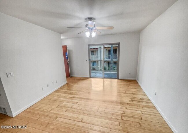 Building Photo - 3357 N Country Club Rd