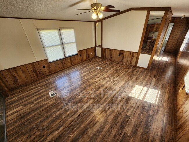 Foto del edificio - 10916 County Rd 1515