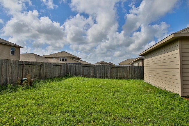 Building Photo - 2209 Onyx Ct