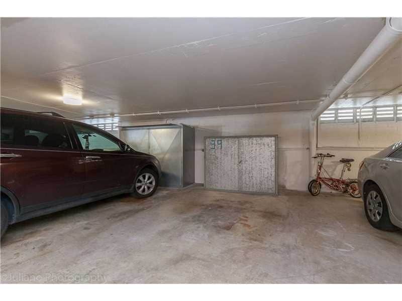 Building Photo - 3051 NE 48th St