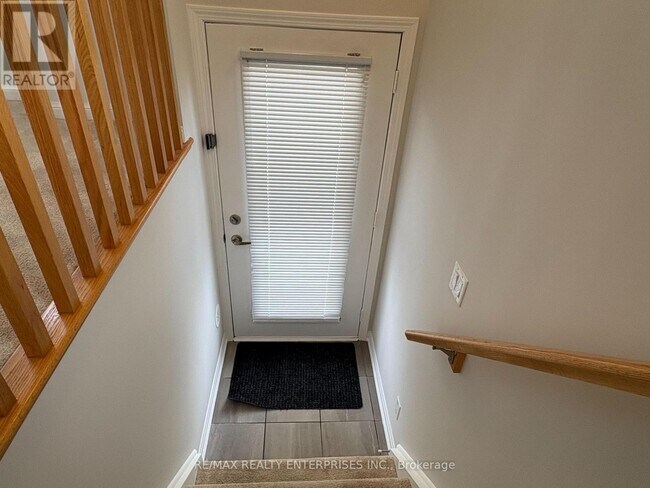 Photo du bâtiment - 1 Beckenrose Ct