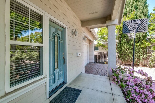 Foto del edificio - Awesome Home Located in a Quiet Tree Line Neighborhood