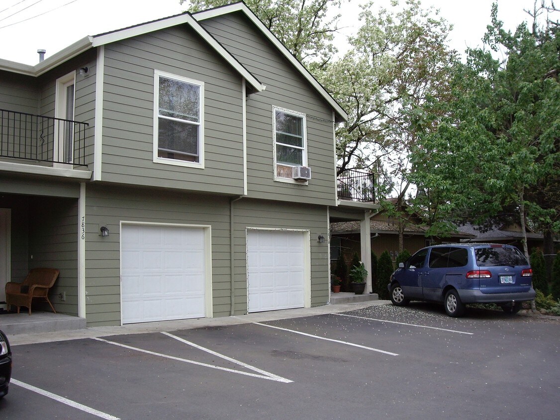 Building Photo - 7820-7838 SE Otty St