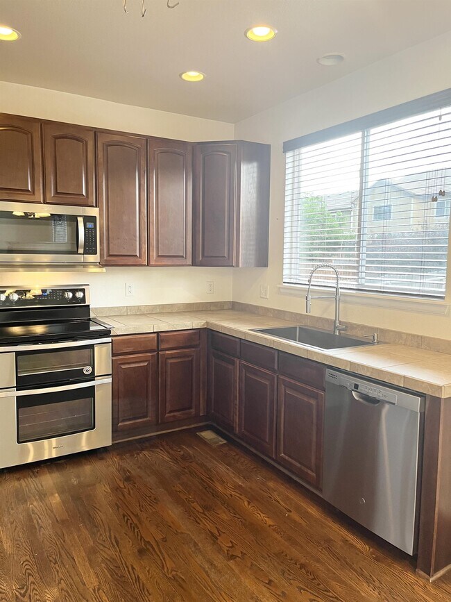 Foto del edificio - 1327 Graham Cir