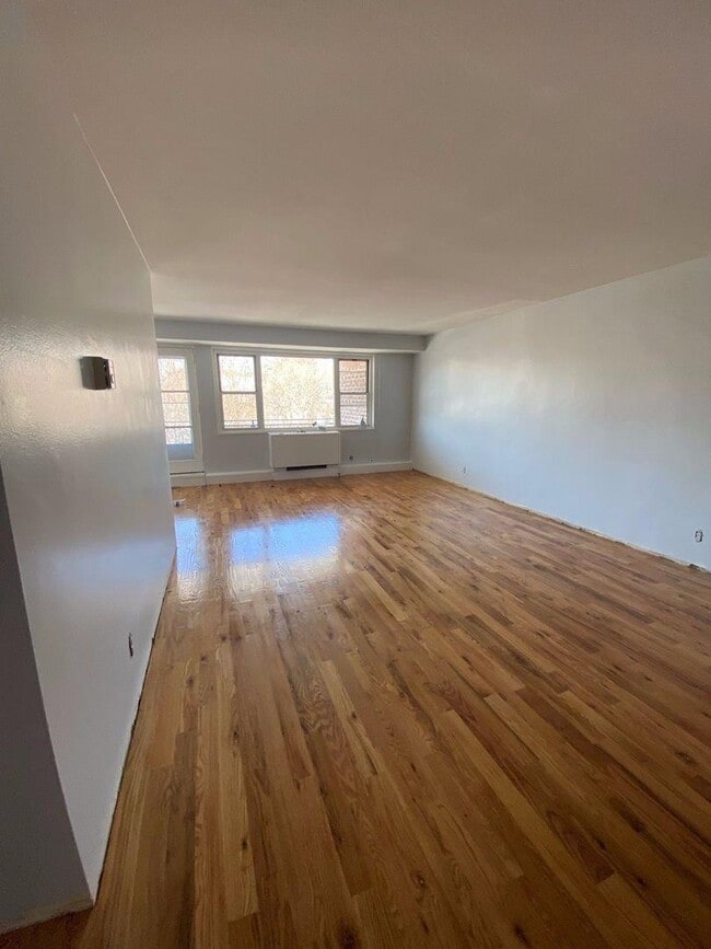 Building Photo - 700 Boulevard E