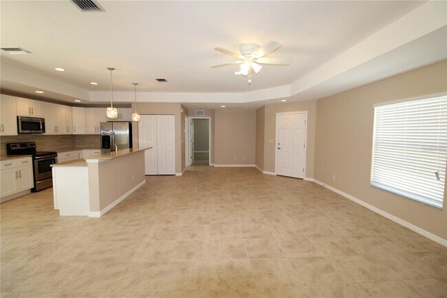 Foto del edificio - 3356 Howell Pl