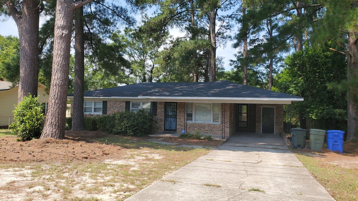 Primary Photo - 2134 Biltmore Dr