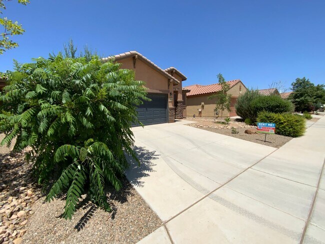 Foto del edificio - 3 Bedroom Single Story Home in Loma Colora...
