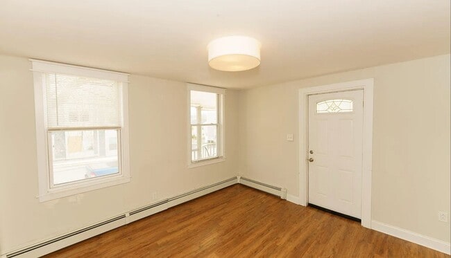 Building Photo - 121 Main St