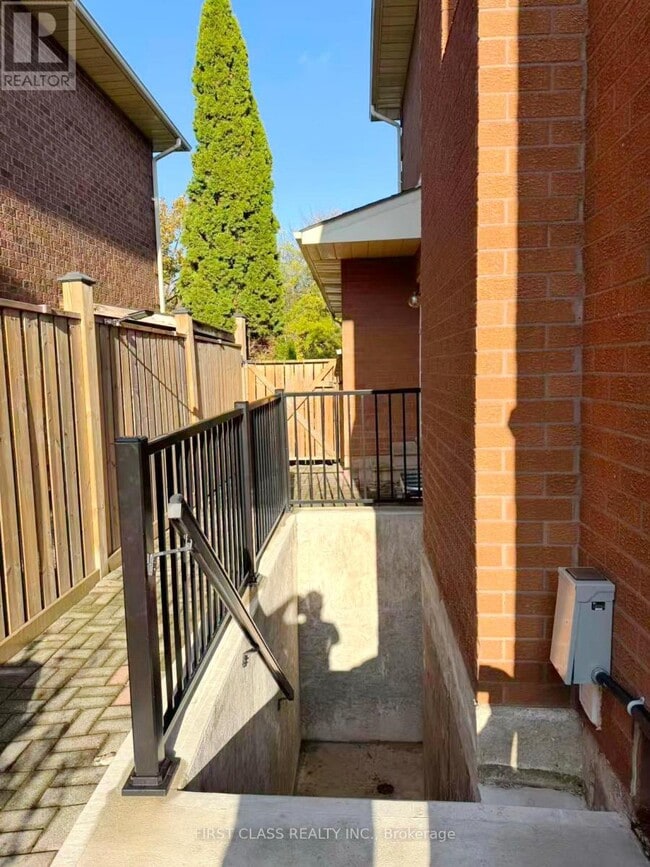 Building Photo - 1200 Rushbrooke Dr