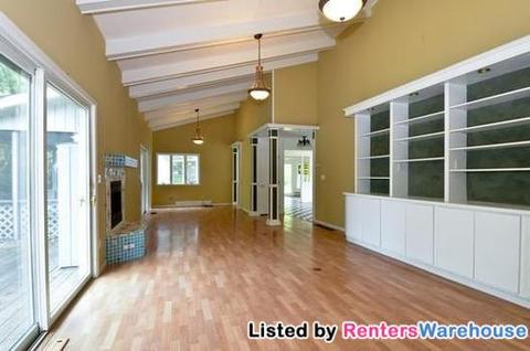 Building Photo - 9850 103rd St N