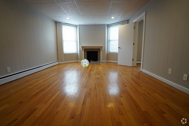 Building Photo - 1055 Beacon St