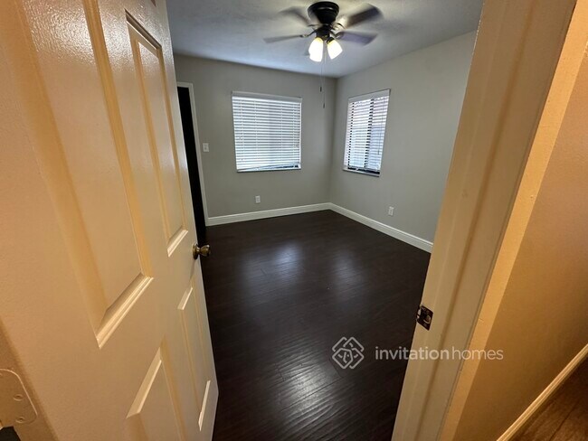 Building Photo - 3908 Woodglade Cove