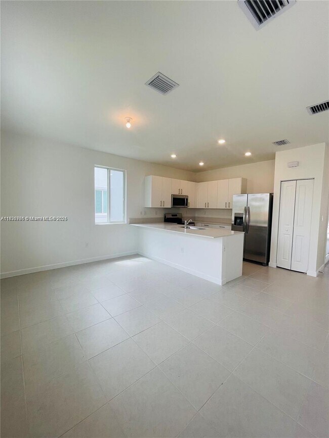 Foto del edificio - 726 SE 13th Ct