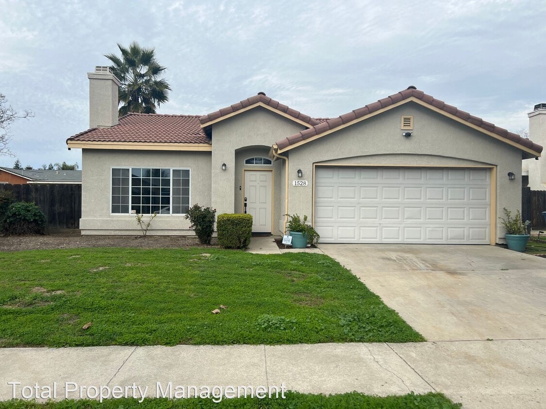 2 br, 2 bath House 1528 Martinho Ave. House Rental in Tulare, CA
