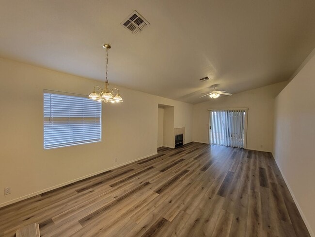 Building Photo - Newly Remodeled 3 Bedroom Home in Bullhead...