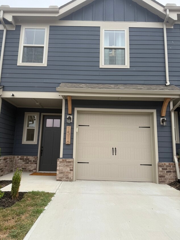 One car garage - 1516 Mountain Quail Cir