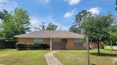 Building Photo - 215 Pine Shadow Dr