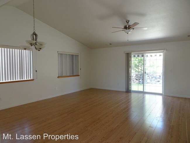 Building Photo - 1295 Shadow Mountain Dr