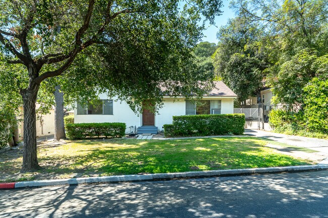 Foto del edificio - 1456 Hillside Dr