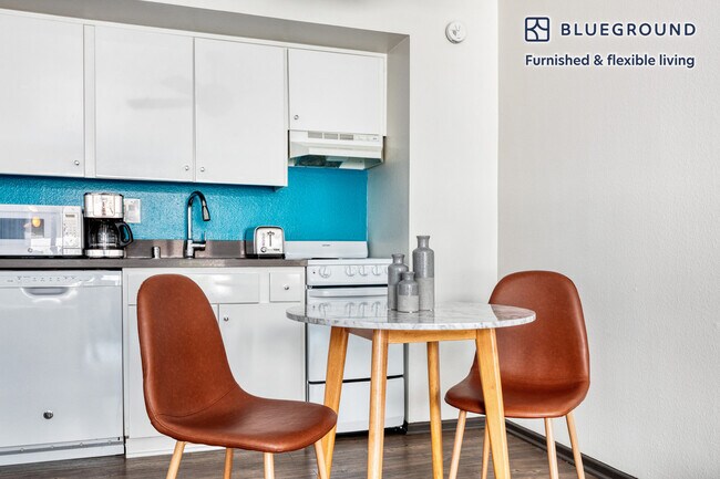 Foto del edificio - 10987 Bluffside Dr