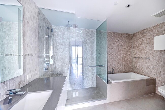 Foto del edificio - 88 SW 7th St