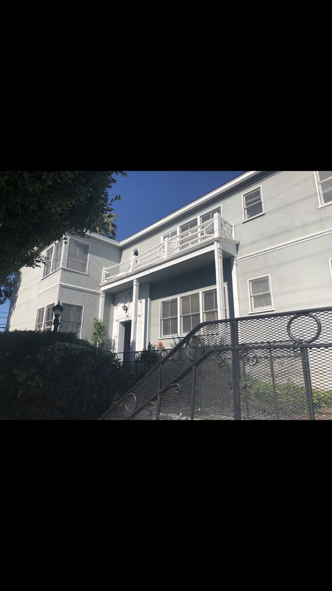 Large 1 bedroom. Newly remodeled - 3131 Arizona Ave