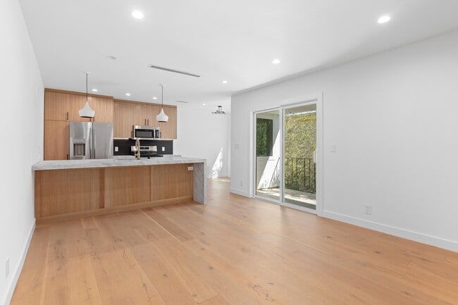 Building Photo - 1127 16th St