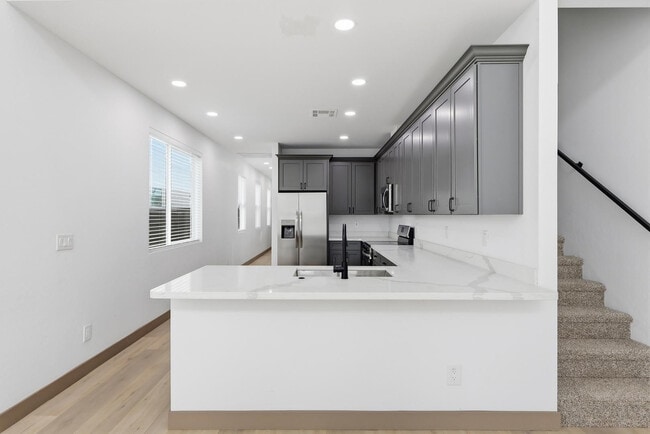 Building Photo - 2805 Trumbull Rd