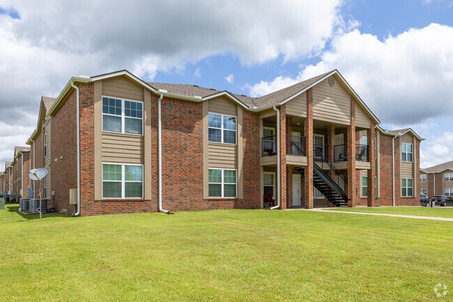Building Photo - Pines at Southridge