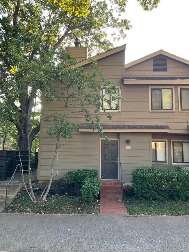 Building Photo - 1828 Eagle Branch Cove