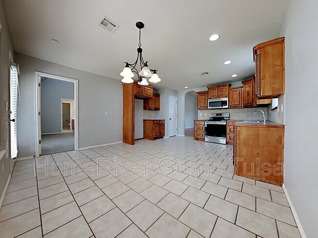 Foto del edificio - 10222 E 99th St N