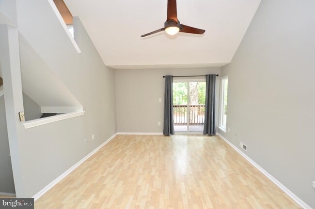 Building Photo - 340 Woodlake Dr