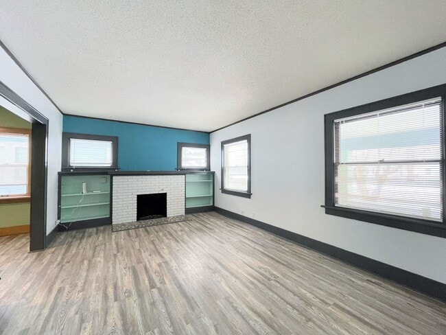 Foto del edificio - Large 4 bedroom home