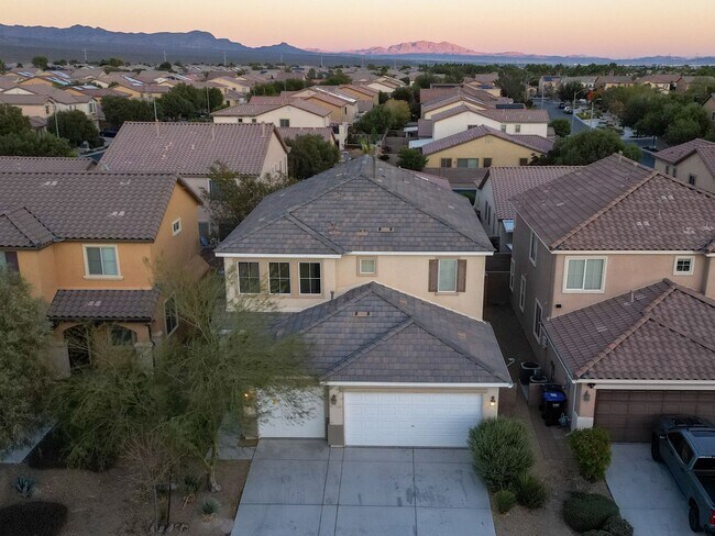 Building Photo - NW!! 4 Bedrooms!!  2 story Home!! BEDROOM ...