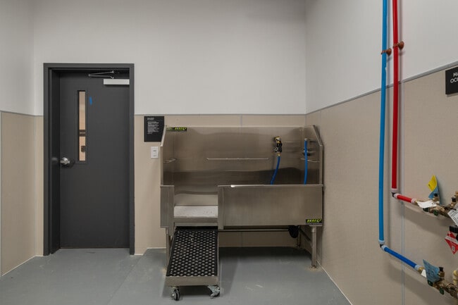 Building Photo - Elevation 16